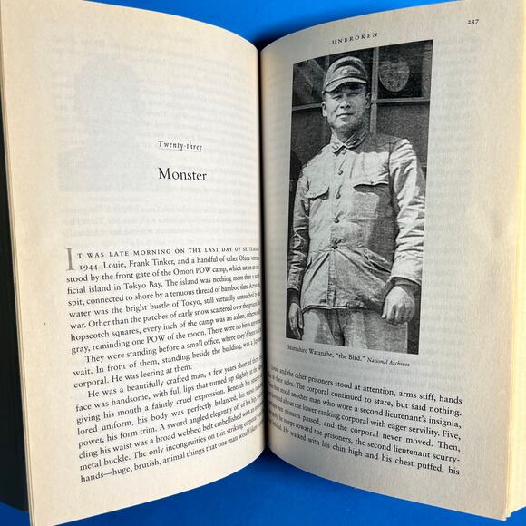 Unbroken by Laura Hillenbrand (2014 Paperback) WWII Survival Memoir - Picture 8 of 8